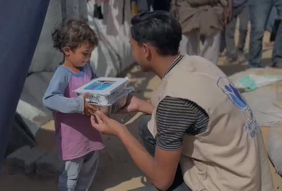 الحياة الخيرية تهنئ بعيد الفطر المبارك وتشكر متبرعي حملاتها الرمضانية