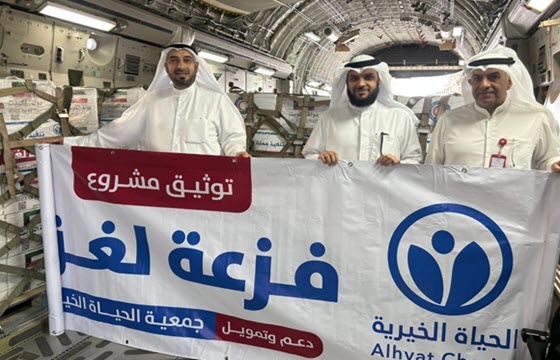 الحياة الخيرية تشحن 40 طن من المساعدات لأهل غزة عبر الجسر الجوي الكويتي 
